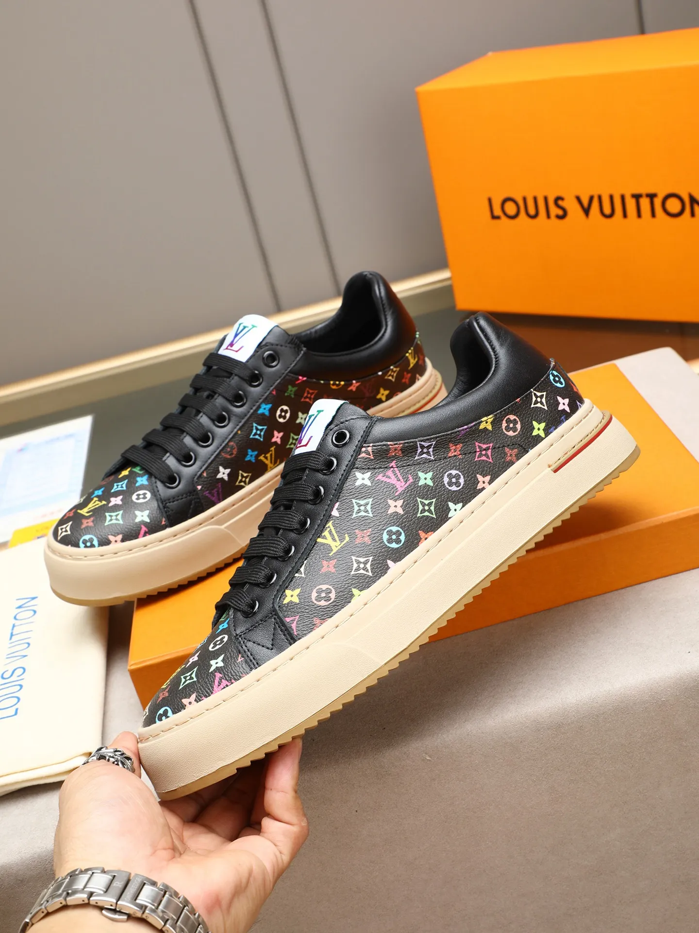 Mainly recommended model 👍👍👍P400 LOUIS VUITTON [Luden Yiwei] - LV upper imported first-layer cowhide combined with LV classic materials 🇩🇪 imported leather lining ➕ non-slip and wear-resistant outsole. Every man's identity is reflected in his elegant and stable upper shoes🚶🏻🚶🏻📯 No matter the wind or rain, the shoe last remains unchanged and can stand the test of time🔍️. ——Code number: 38-44 (45 can be customized)